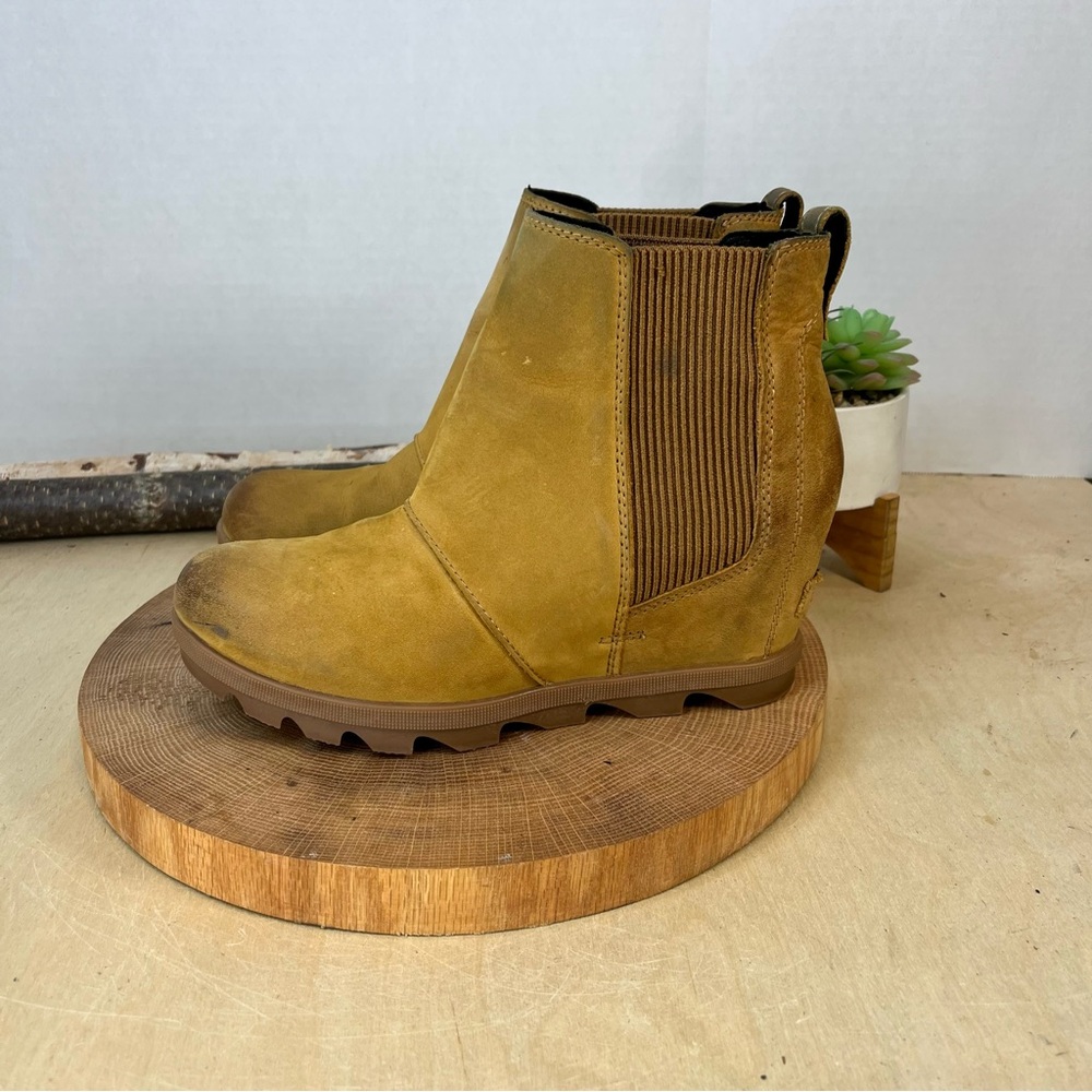 Sorel Joan of Arctic Wedge Chelsea Boots Women’s 8.5 Camel Nubuck